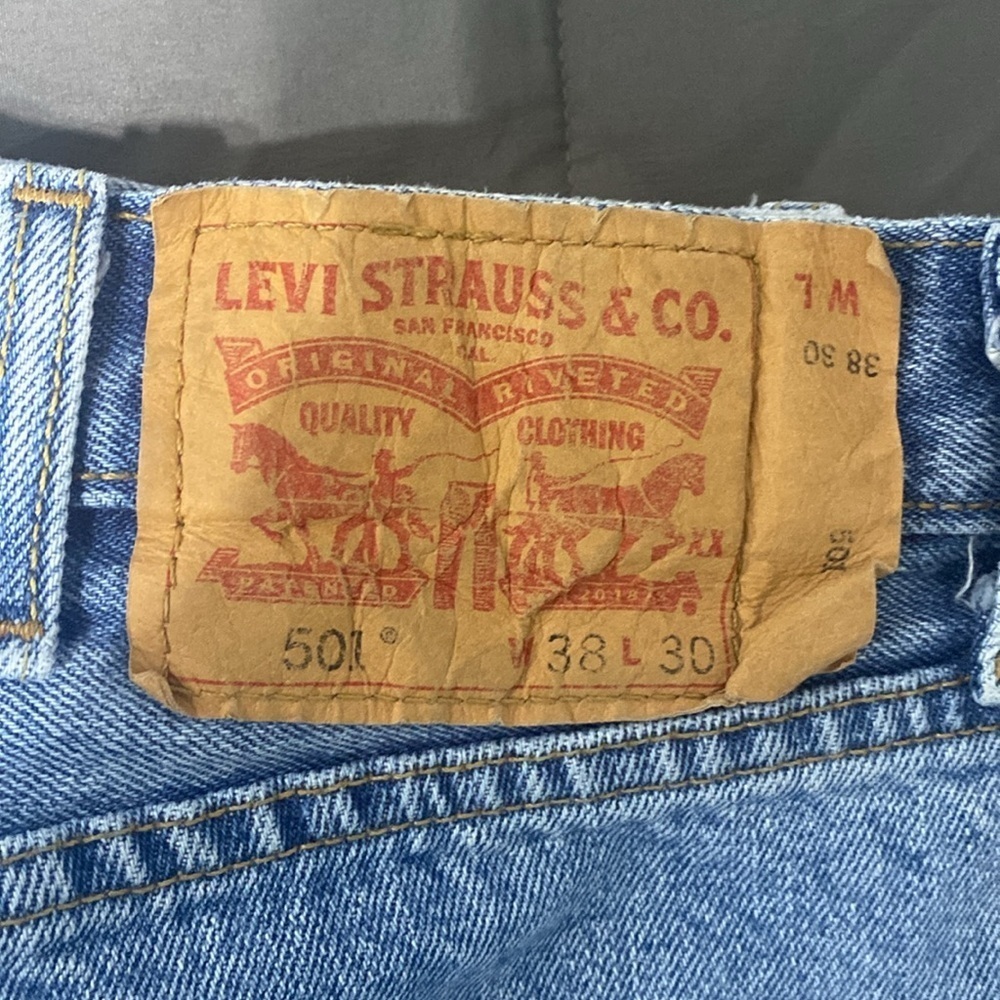 Levi’s 501 button fly jeans. 38x30 - Picture 2 of 5